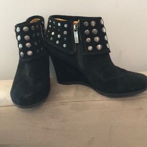Bussola Wedge Booties